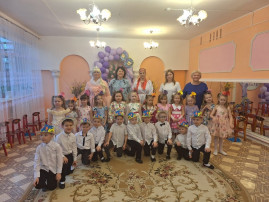 Весенний утренник в старшей группе "Ягодки" Весенний утренник в старшей группе "Ягодки".